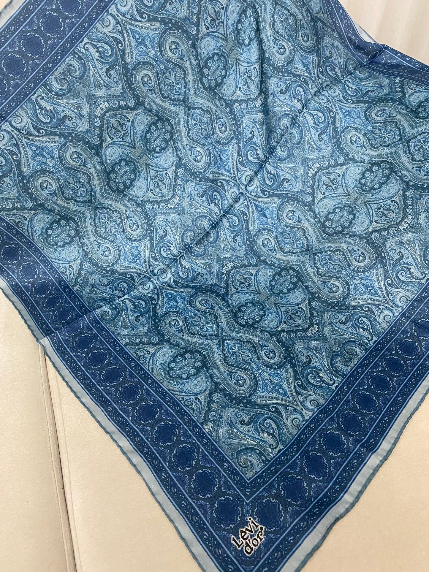 Levidor Kristal Eşarp